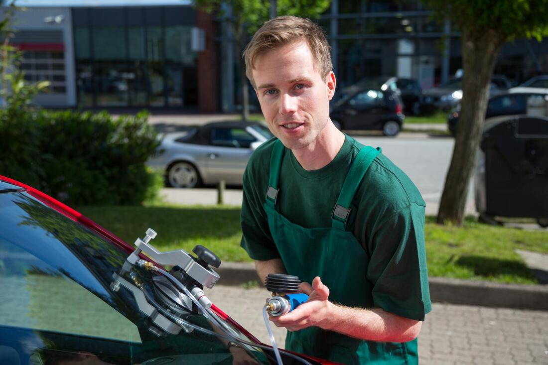 Expresní mobilní výměna autoskla v Praze