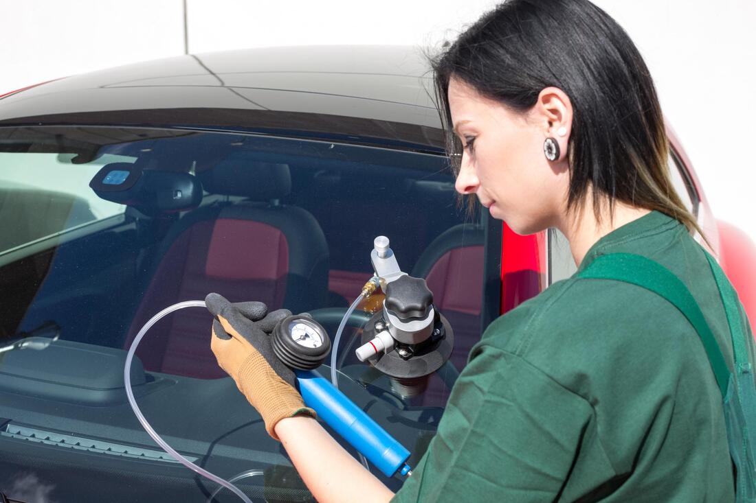 Výměna čelního skla – montáž nového autoskla